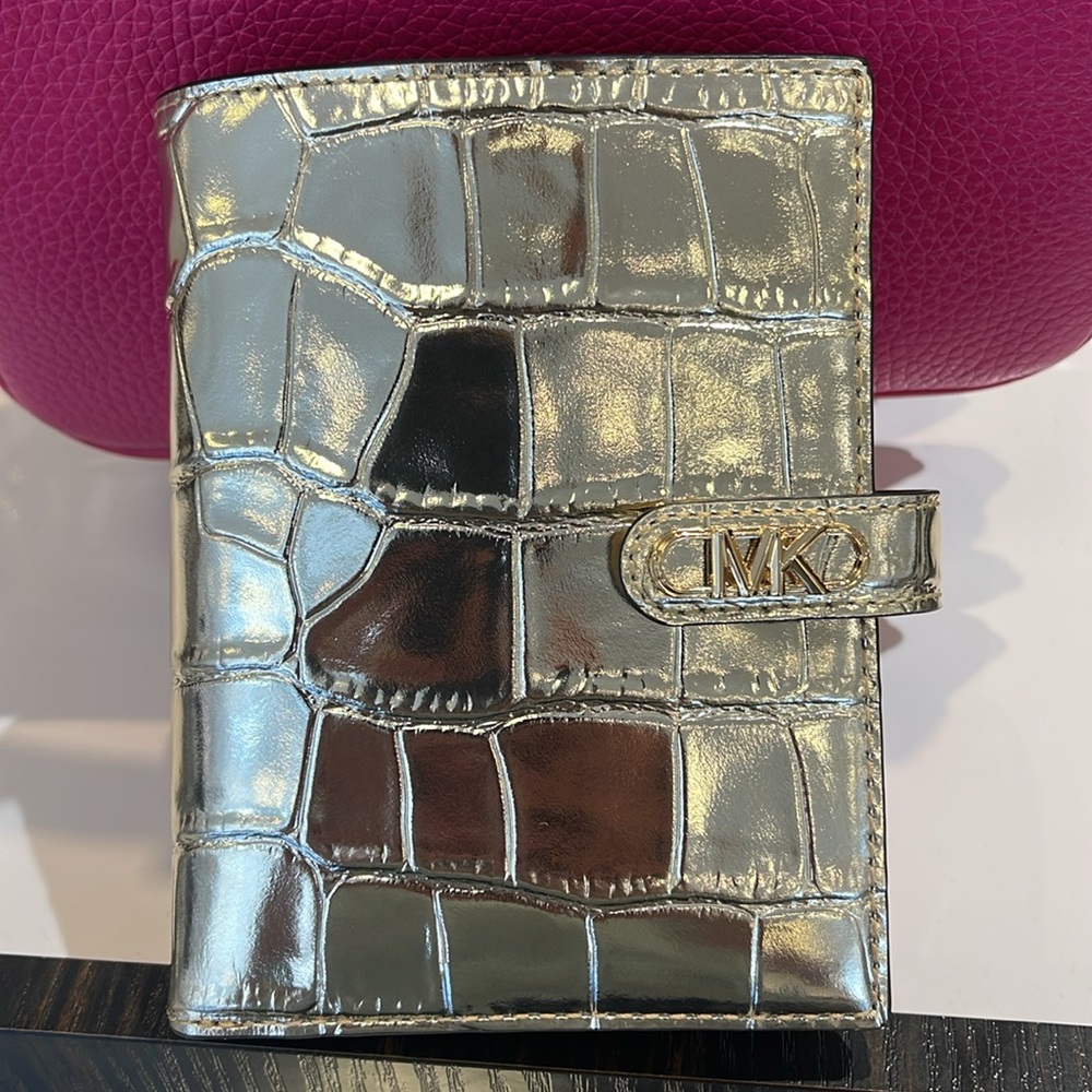 Michael Kors Empire Metallic Crocodile Embossed Leather Passport Wallet
NWT - Picture 13 of 16